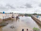 residents leave as thatta villages are submerged in rainwater