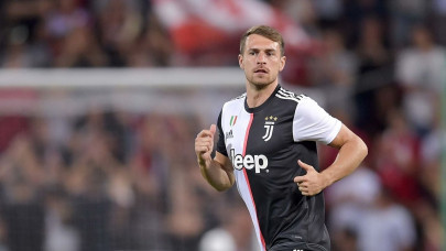 proud moment as ramsey makes juventus debut proud moment as ramsey makes juventus debut