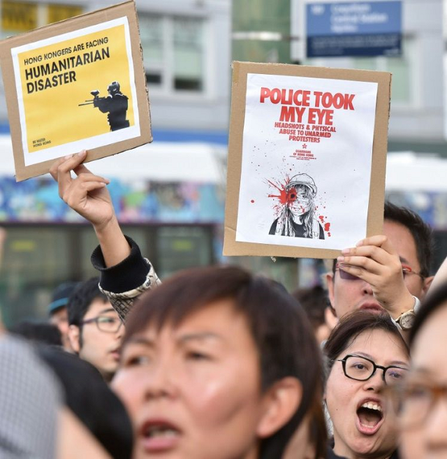rival hong kong democracy and pro china rallies in canada