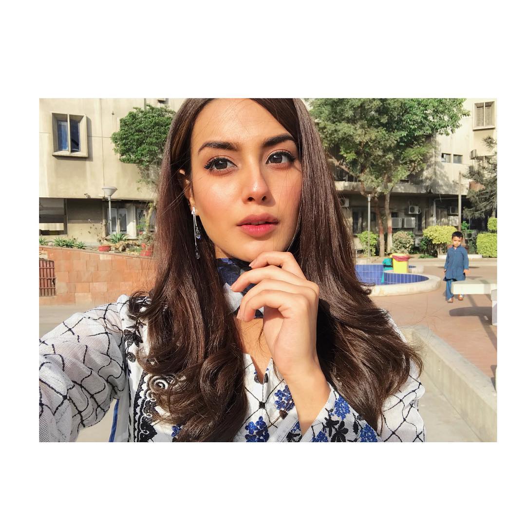 photo instagram iqra aziz