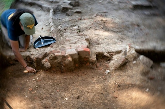 archaeologist charde reid works at a dig site in jamestown virginia associated with angela who historians say is the first documented african woman in virginia photo afp