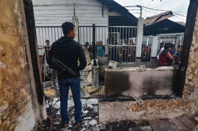 gentleman jailbreak escaped convicts return to indonesia prison