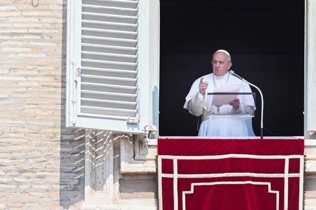 pope francis speaks from the window of the apostolic palace overlooking st peter 039 s square during the weekly angelus prayer on august 25 2019 at the vatican photo afp