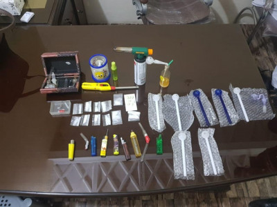 karachi gang involved in selling ice heroin and cocaine busted karachi gang involved in selling ice heroin and cocaine busted