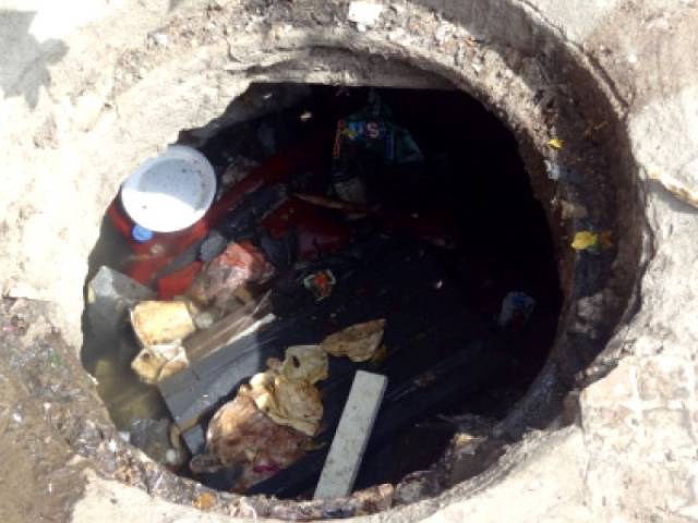 picture shows an open manhole photo file