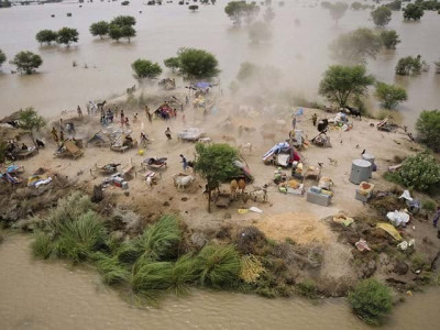 villages flooded near bahawalpur as embankment breaks villages flooded near bahawalpur as embankment breaks