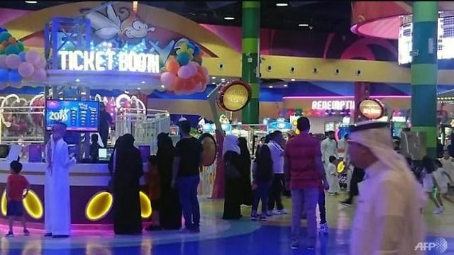 some shops in riyadh malls are now staying open during prayer times testing what could be one of the most sensitive reforms in ultra conservative saudi arabia photo afp some shops in riyadh malls are now staying open during prayer times testing what could be one of the most sensitive reforms in ultra conservative saudi arabia photo afp