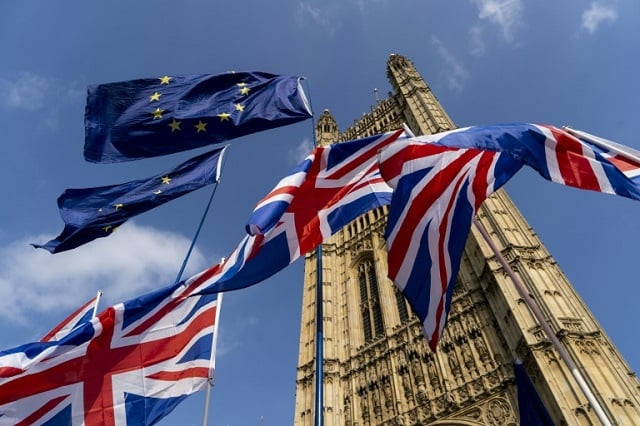 the pound slides on the surprise news which opponents branded a 039 coup 039 and a 039 declaration of war 039 photo afp file the pound slides on the surprise news which opponents branded a 039 coup 039 and a 039 declaration of war 039 photo afp file