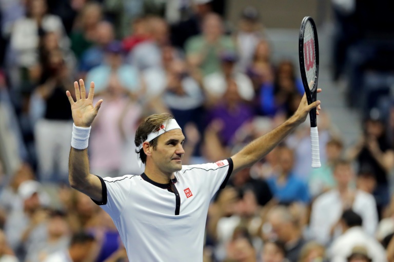 five time us open winner federer who lost to top ranked novak djokovic in last month 039 s epic five set wimbledon final broke early in each of the last three sets and held serve to advance photo afp