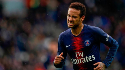neymar waits as psg mull latest barcelona offer neymar waits as psg mull latest barcelona offer