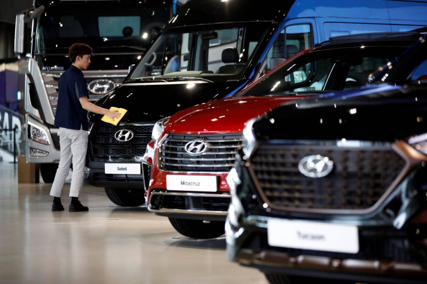 a staffer polishes hyundai vehicles at a showroom in goyang south korea last month photo reuters