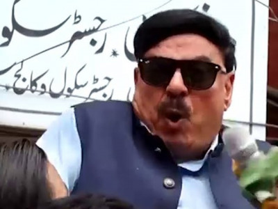 sheikh rashid jolted by electric shock during kashmir rally sheikh rashid jolted by electric shock during kashmir rally