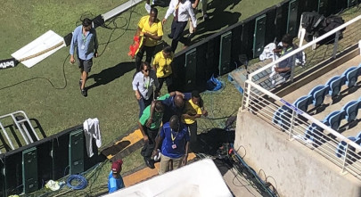 viv richards rushed to hospital amid pre match show