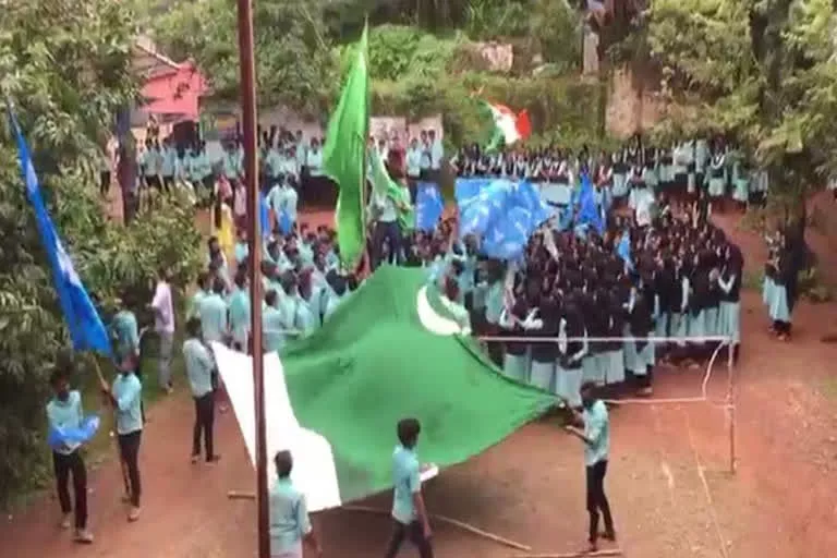 students belonging to muslim students front allegedly wave flag inside college campus photo screengrab students belonging to muslim students front allegedly wave flag inside college campus photo screengrab