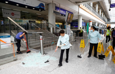 trains to hong kong airport suspended amid protester disruption trains to hong kong airport suspended amid protester disruption
