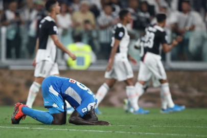 sorry koulibaly hands juventus victory in seven goal napoli thriller