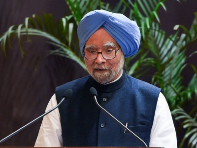 ex indian pm manmohan blames modi govt for economic slowdown