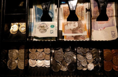pound falls as traders brace for brexit showdown with parliament s return pound falls as traders brace for brexit showdown with parliament s return