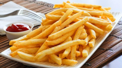 teenager suffers blindness after unhealthy diet of fries crisps