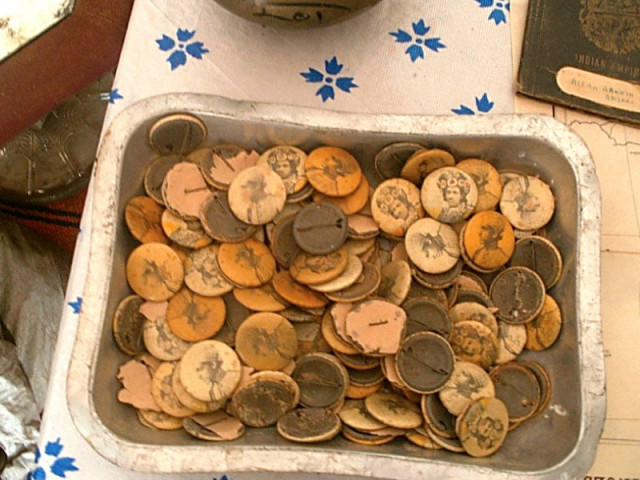 the seized artifacts include statues of british royal family members muskets badges teacups and teapots daggers two indian british passports and books on the history of bahawalpur state photo kashif zafar express the seized artifacts include statues of british royal family members muskets badges teacups and teapots daggers two indian british passports and books on the history of bahawalpur state photo kashif zafar express