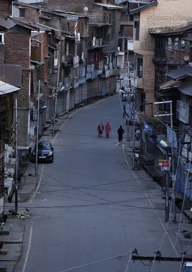 deserted roads in indian occupied kashmir photo reuters