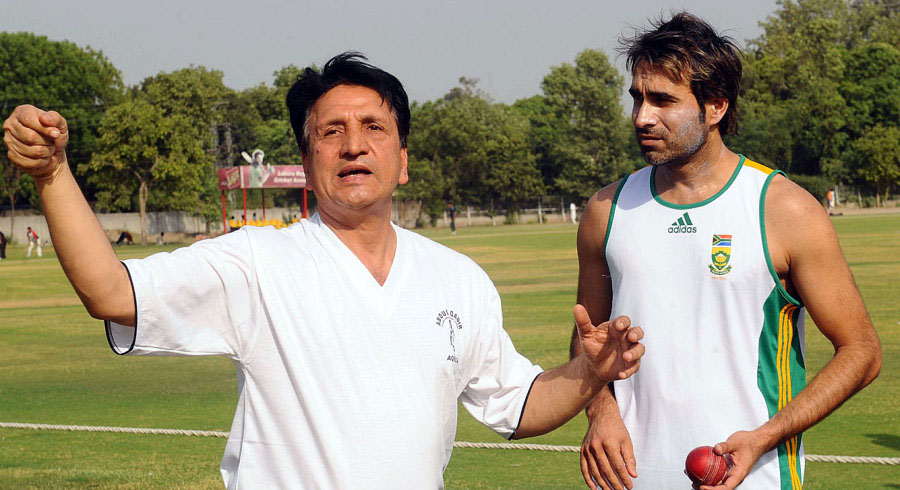 former cricketer abdul qadir passes away