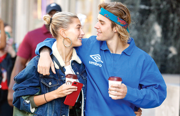 justin bieber and hailey baldwin seen taking a break whilst in london at joe in the juice pictured justin bieber hailey baldwin ref spl5025084 170918 non exclusive picture by ralph petts splashnews com splash news and pictures los angeles 310 821 2666 new york 212 619 2666 london 0207 644 7656 milan 39 02 4399 8577 sydney 61 02 9240 7700 photodesk splashnews com world rights