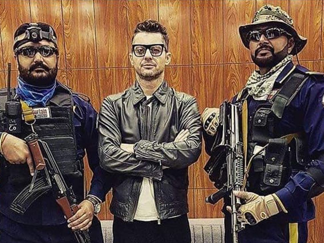 akcent takes a dig at india with a sip of pakistan s fantastic tea