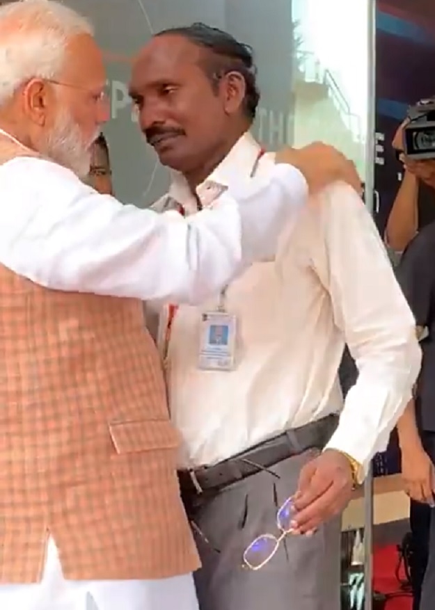 watch awkward modi hugs crying scientist after india s moon landing fail