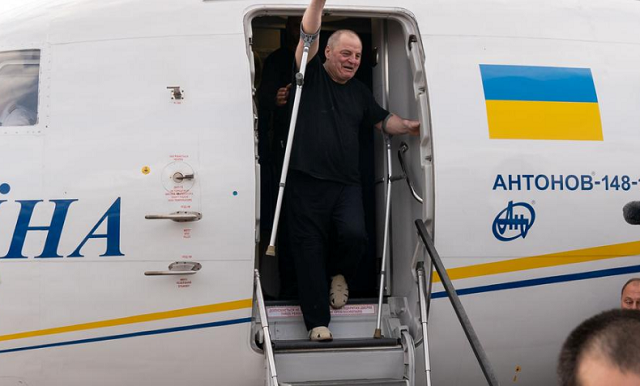 a recently exchanged ukrainian prisoner gets off a plane upon arrival in kiev after russia ukraine prisoner swap at borispil international airport outside kiev ukraine photo reuters