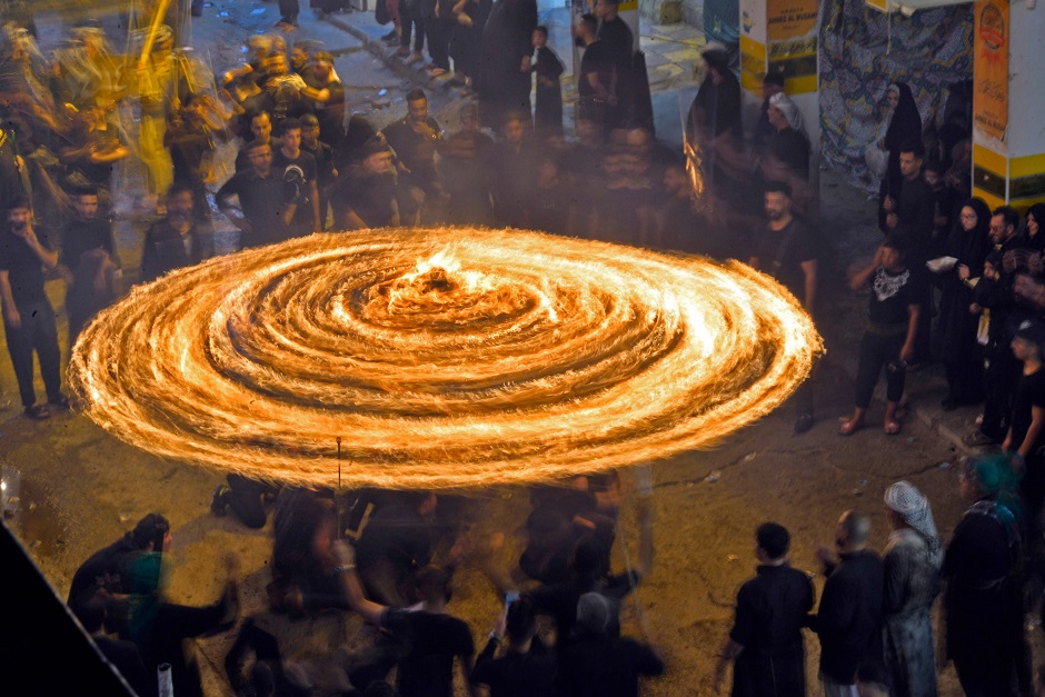 mourners perform rituals during a ceremony in najaf photo afp