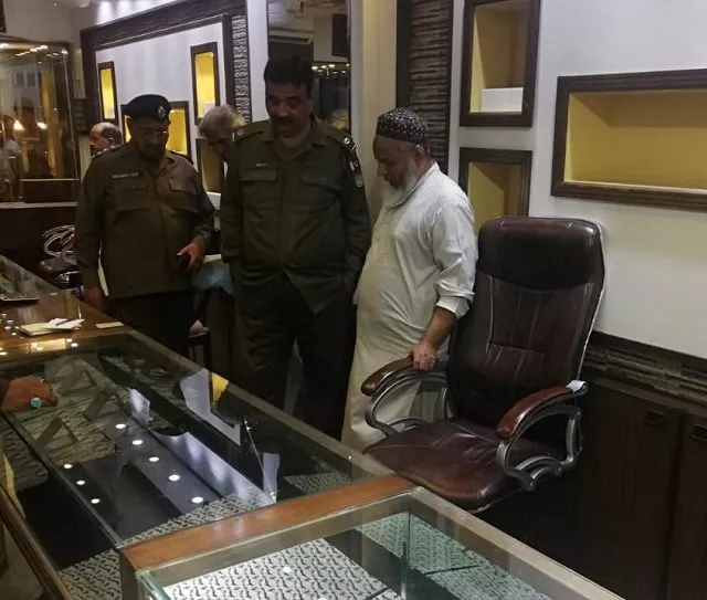 police say suspects broke into jewellery shop after renting adjoining shop only days ahead of ashura in rawalpindi photo express police say suspects broke into jewellery shop after renting adjoining shop only days ahead of ashura in rawalpindi photo express