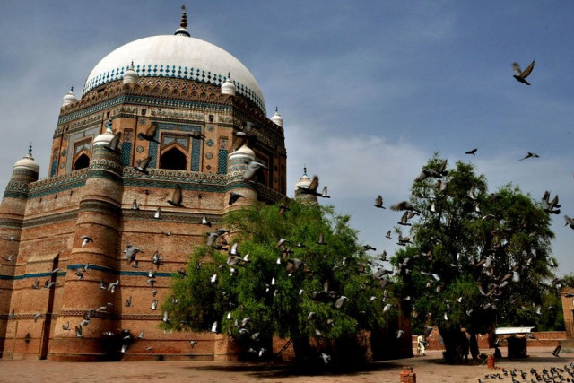 multan to be battleground for two pirs photo file multan to be battleground for two pirs photo file