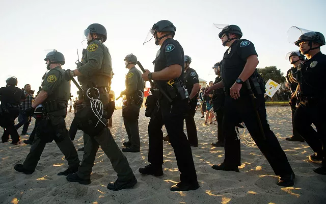 police officers separate demonstators during an america first rally in laguna beach california us august 20 2017 photo reuters police officers separate demonstators during an america first rally in laguna beach california us august 20 2017 photo reuters