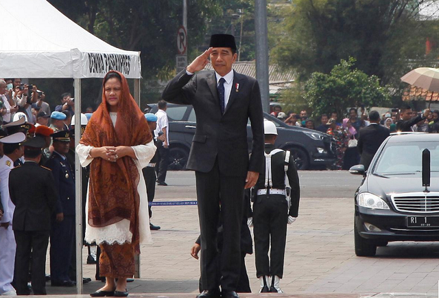 indonesian president joko widodo salutes as he arrives to attend a funeral ceremony of former indonesian president b j habibie at kalibata heroes cemetery complex in jakarta indonesia photo reuters indonesian president joko widodo salutes as he arrives to attend a funeral ceremony of former indonesian president b j habibie at kalibata heroes cemetery complex in jakarta indonesia photo reuters