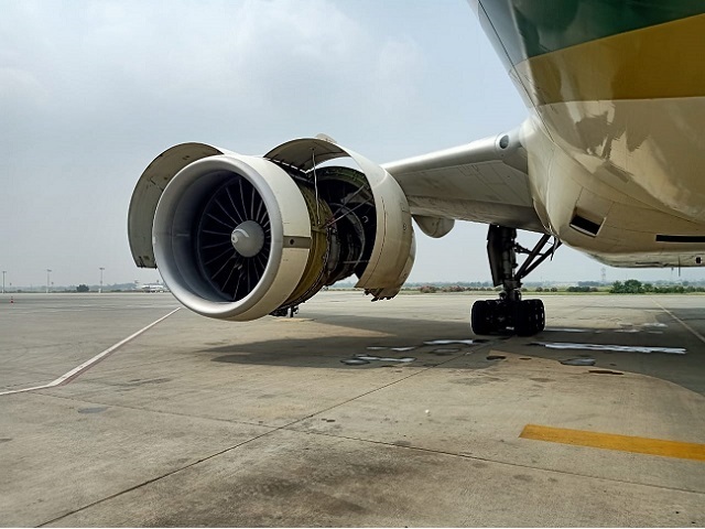 engine 1 of pia boeing 777 photo express