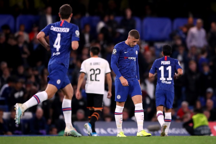 lampard 039 s men should still have rescued a point but former everton midfielder fired a late penalty over the bar photo afp