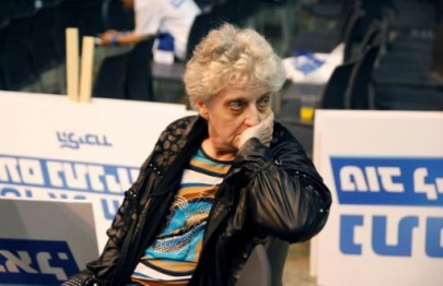 netanyahu gantz supporters in waiting game as poll results trickle in netanyahu gantz supporters in waiting game as poll results trickle in