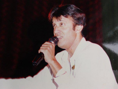 singer alamgir breaks into tears at paf tribute ceremony gets lifetime achievement award singer alamgir breaks into tears at paf tribute ceremony gets lifetime achievement award