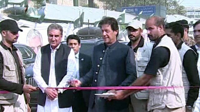 pm imran inaugurates torkham border crossing for round the clock operations