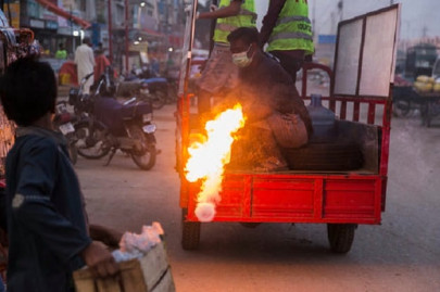 volunteers fumigate areas in karachi to suppress flies infestation volunteers fumigate areas in karachi to suppress flies infestation