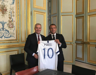 pukki fever reaches france as president macron is gifted jersey pukki fever reaches france as president macron is gifted jersey