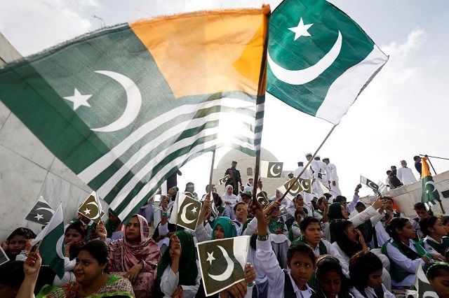 attendees wave pakistan 039 s national flag and kashmir 039 s flag to express solidarity with the people of kashmir at the mausoleum of muhammad ali jinnah photo reuters