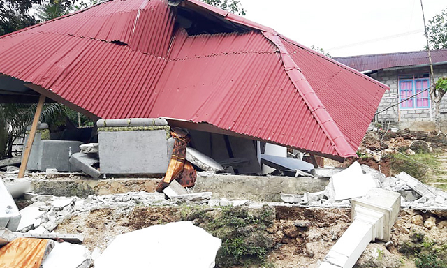the death toll from a powerful earthquake that rocked indonesia 039 s remote maluku islands has risen to 23 on friday photo afp