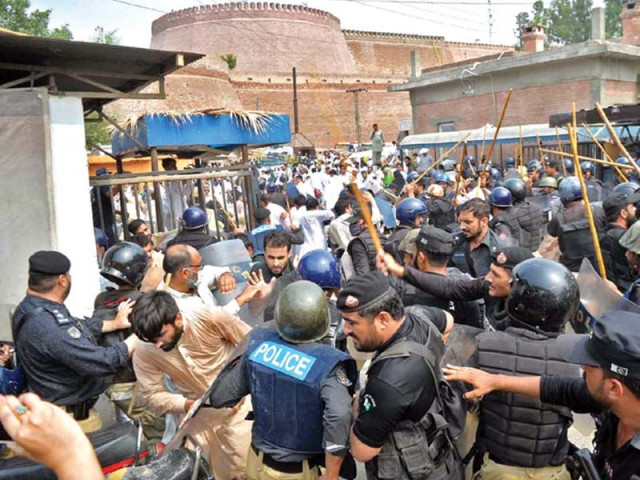 police use force on protesting doctors at the lady reading hospital photo online police use force on protesting doctors at the lady reading hospital photo online
