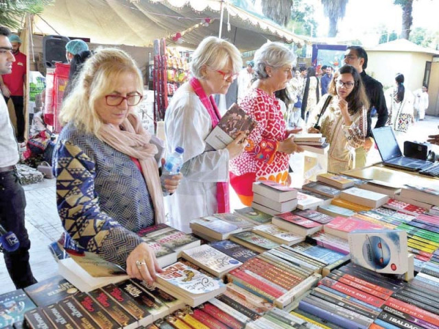 foreign guests select books at ilf photo app foreign guests select books at ilf photo app
