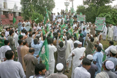 pml n to decide taking part in azadi march on monday pml n to decide taking part in azadi march on monday