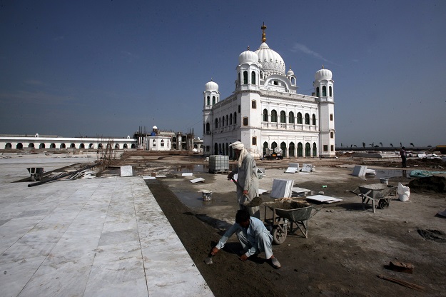 pakistan to invite former indian pm to kartarpur corridor inauguration