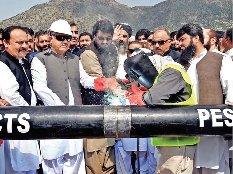 cm mahmood khan governor shah farman and safron state minister sharyar afridi inaugurate gas project for darra adam khel photo express