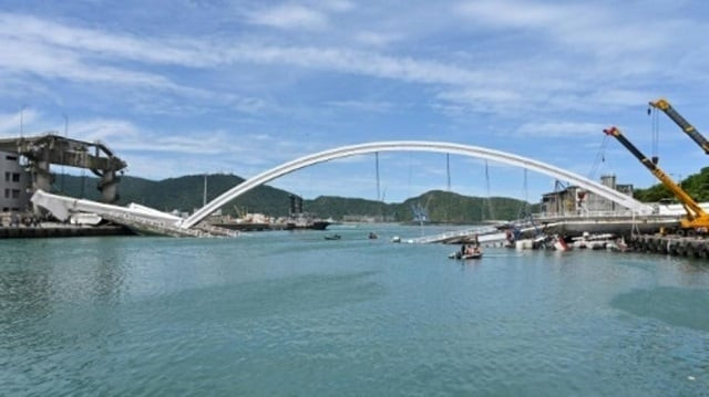 taiwan bridge collapses at least 14 injured photo afp taiwan bridge collapses at least 14 injured photo afp